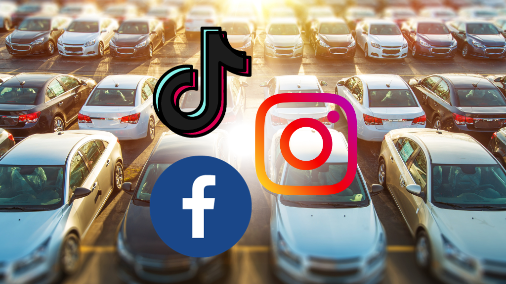 Parkplatz mit Autos und Logos von Tiktok, Facebook und Instagram im Vordergrund